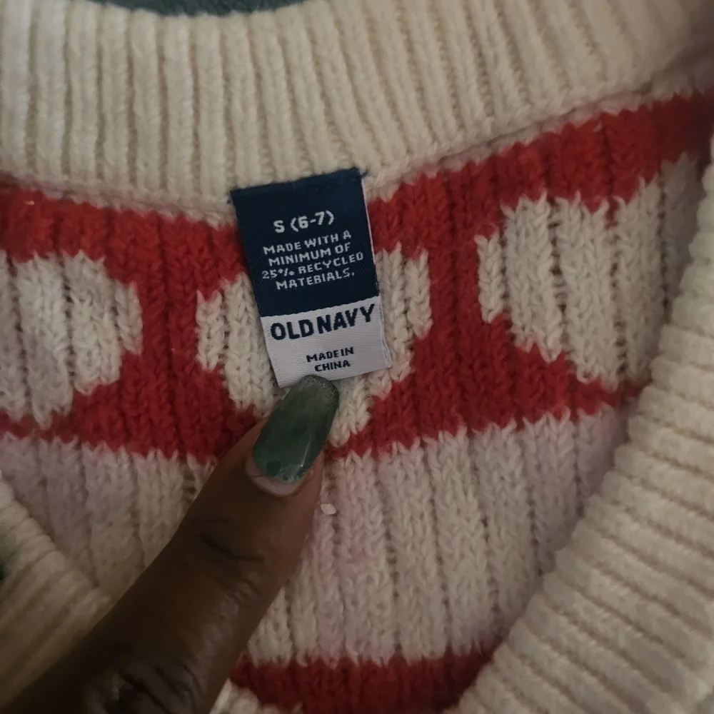 Old Navy Kids Cream and Red Sweater Size Small 6-7 Yrs